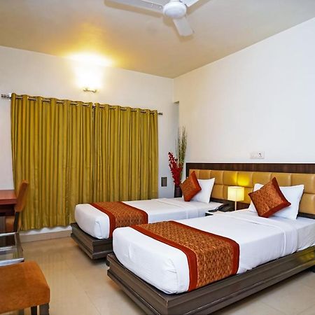 Hotel Pooja Palace New Delhi Exteriör bild