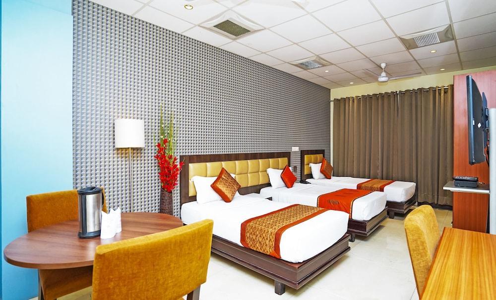 Hotel Pooja Palace New Delhi Exteriör bild