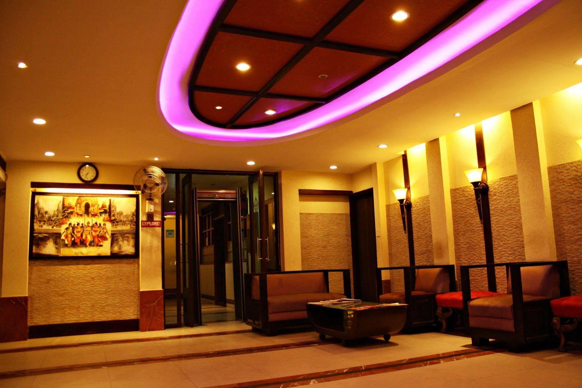 Hotel Pooja Palace New Delhi Exteriör bild
