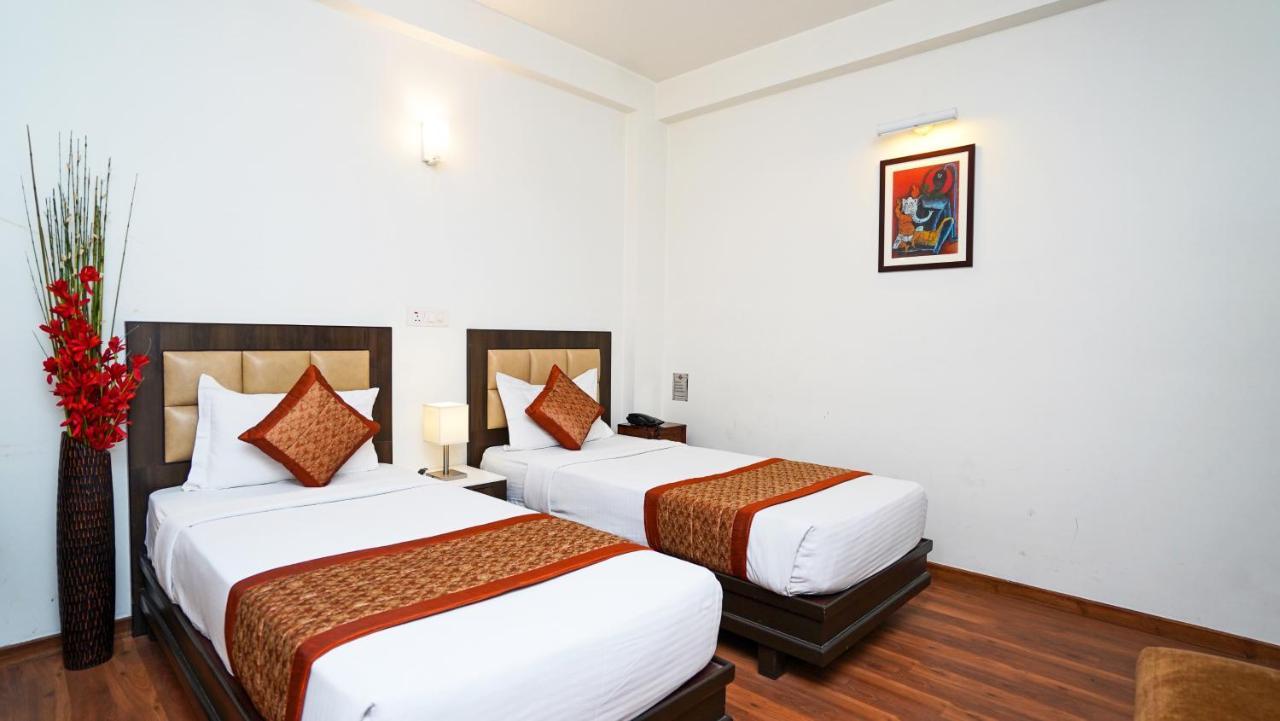 Hotel Pooja Palace New Delhi Exteriör bild