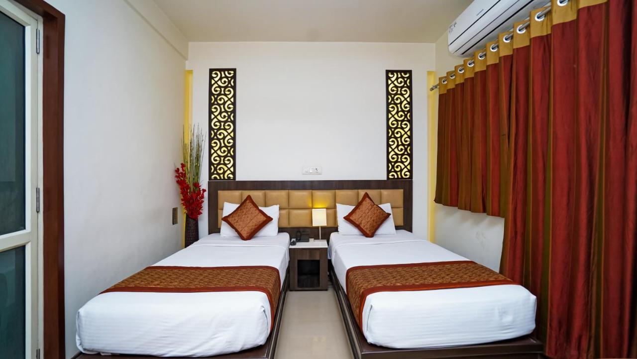 Hotel Pooja Palace New Delhi Exteriör bild